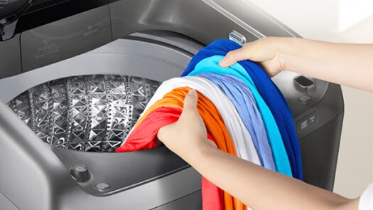 Những cách xử lý quần áo bị đóng cặn bột giặt khi giặt bằng máy