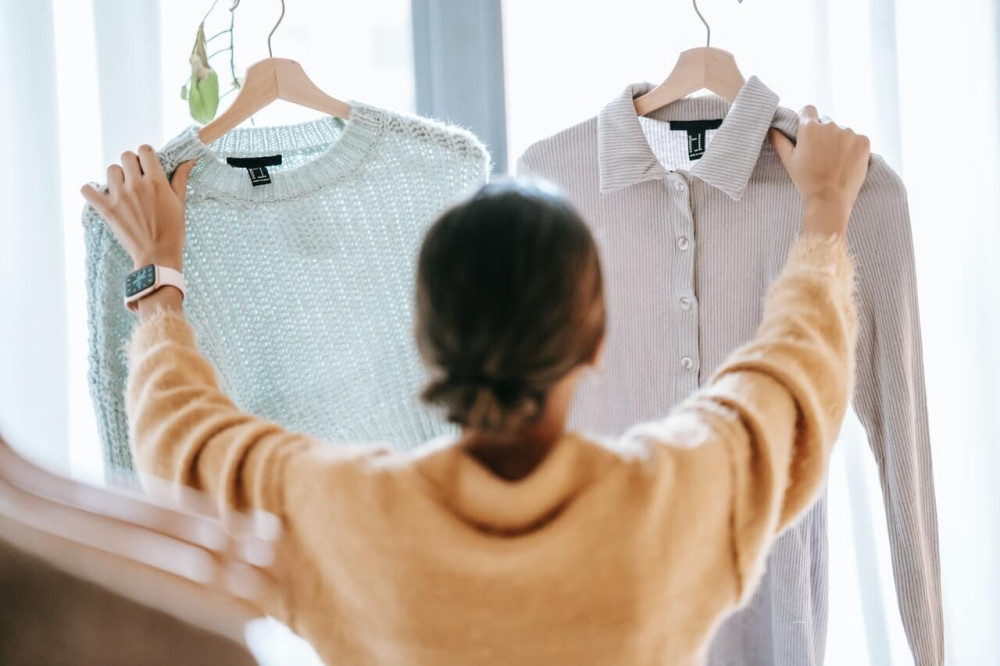 Mẹo đơn giản hoá tủ quần áo cho người bận rộn