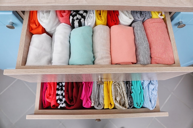 Xếp gọn tủ quần áo một cách khoa học giúp quần áo được gọn gàng, ngắn nắp, và dễ tìm kiếm khi cần
