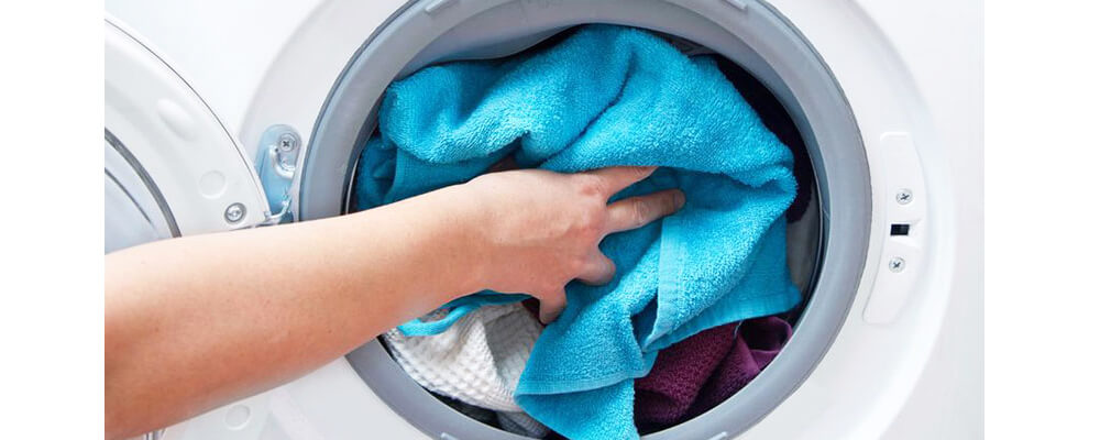 Tại sao nên giặt khăn tắm thường xuyên