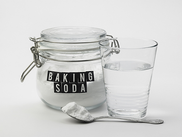 Sử dụng baking soda là cách giặt khăn tắm mềm mịn rất hiệu quả.