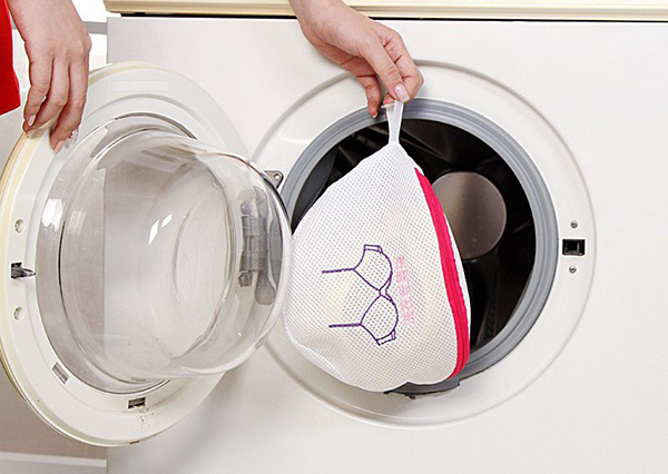 Nên sử dụng túi giặt chuyên dụng dùng cho đồ lót để bảo vệ quần áo của bạn không bị hư hỏng
