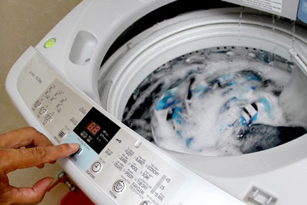 Khi ở chế độ giặt nóng quần áo được giặt ở nhiệt độ cao