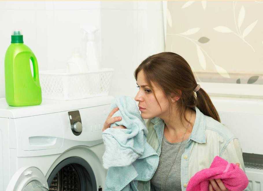 Quần áo sẽ để lại mùi hôi nếu sau khi giặt xong không được làm khô ráo